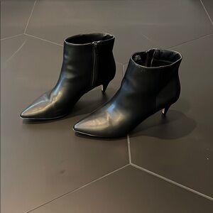 Banana republic kitten heel booties